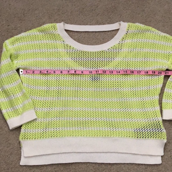 Beautiful crochet open back summer sweater - Picture 8 of 9